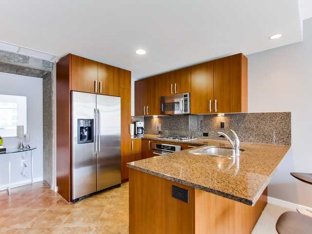 Building Photo - Gorgeous Downtown Condo with Spacious Floo...