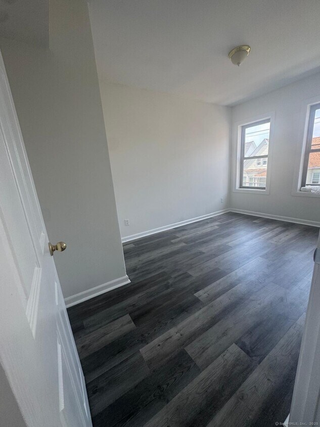 Building Photo - 1071 Pembroke St