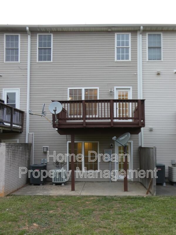 Building Photo - 35090 Sara Ct
