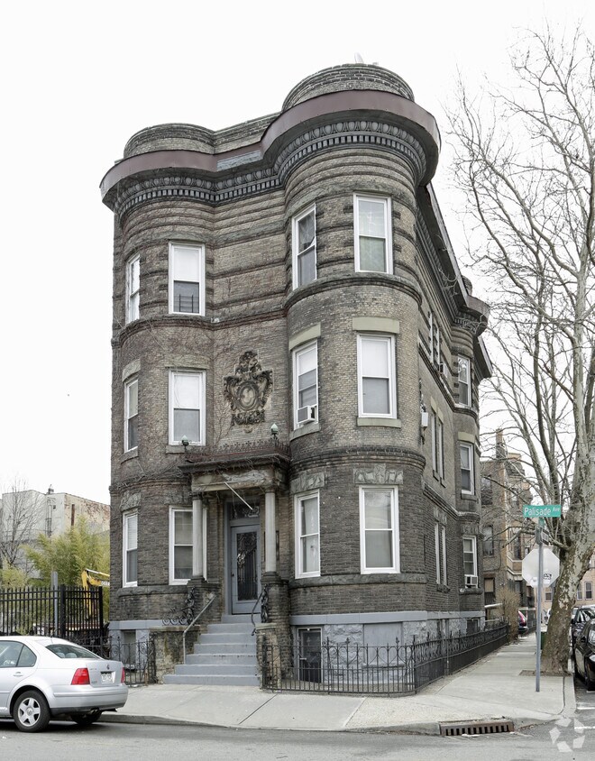 Building Photo - 300 Palisade Ave