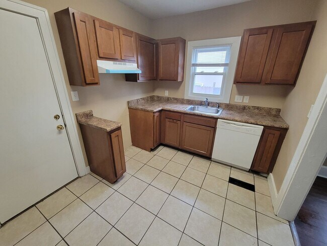 Building Photo - 1655 Howell 2BR/1BA (East Hamilton)