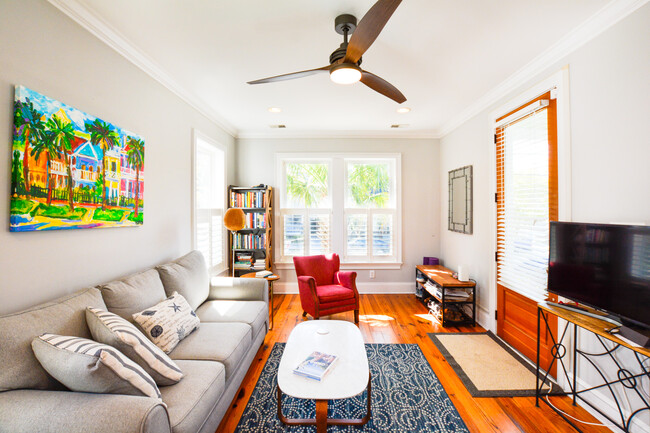 Foto del edificio - Fully Furnished Home in Downtown Charleston