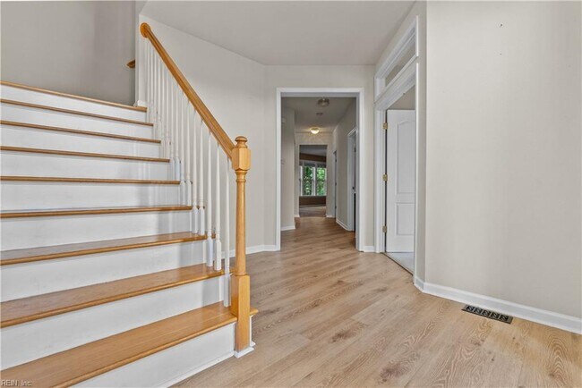 Building Photo - 13468 Whippingham Pkwy