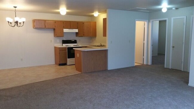 Foto del edificio - Duplex For Rent in Dayton