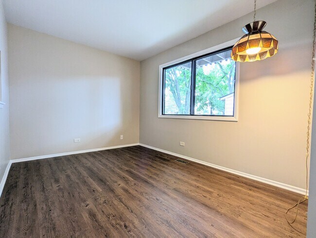 Foto del edificio - 801 Hughes Pl