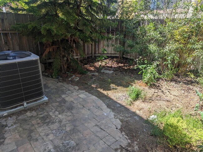 Building Photo - 920 Fruitdale Pl