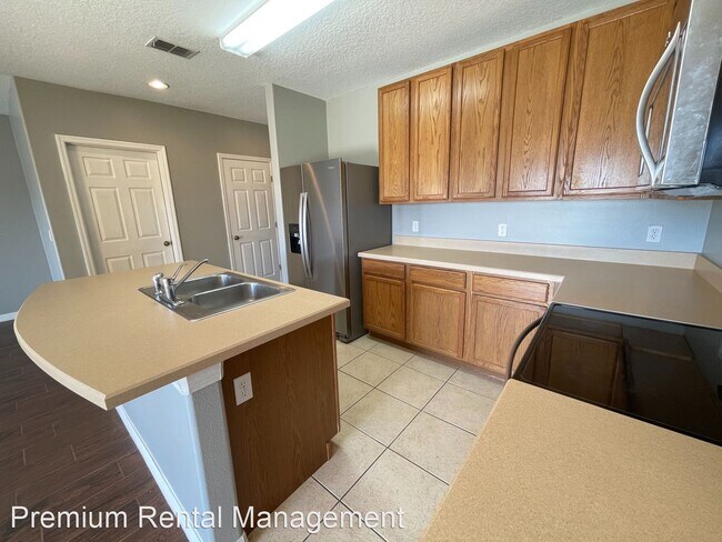 3 br, 2.5 bath House - 9656 Doris Ln - 4