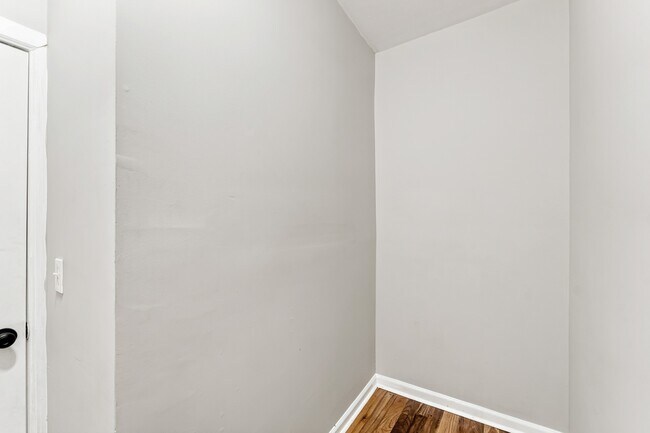 Foto del edificio - 422 Woodside Ave