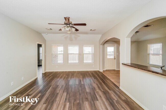 Foto del edificio - 339 Primrose Way