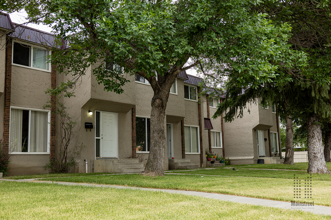 Building Photo - University Townhomes