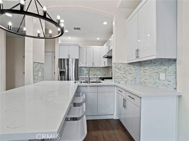 Foto del edificio - 1598 Long BCH