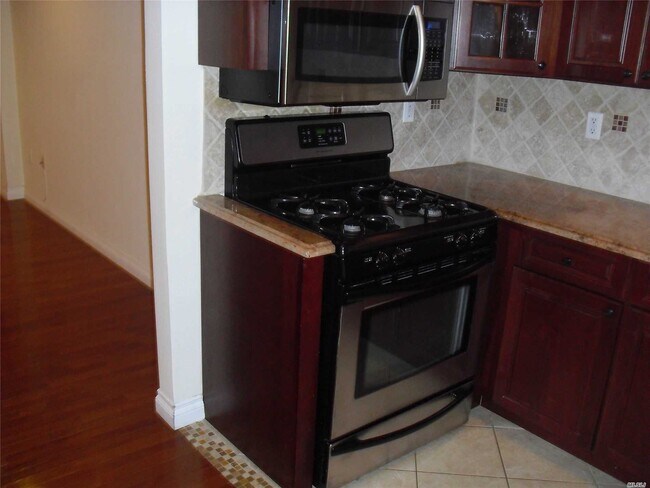Foto del edificio - 60-28 60th Pl