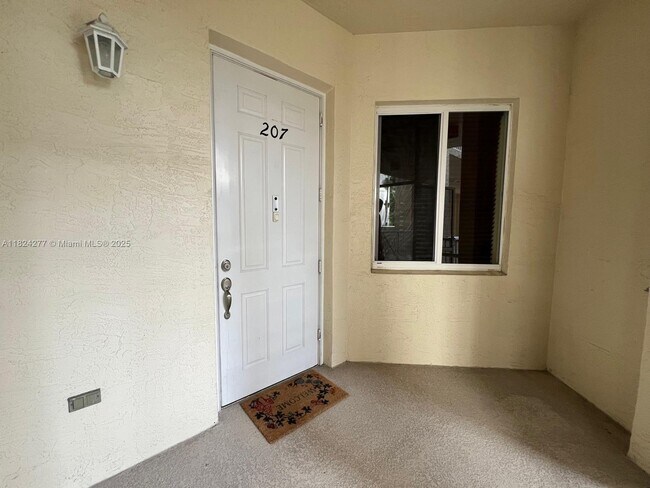 Foto del edificio - 3500 Oaks Clubhouse Dr