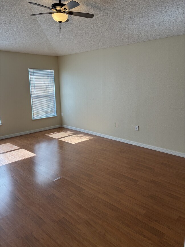 Foto del edificio - 1826 Ashton Park Pl