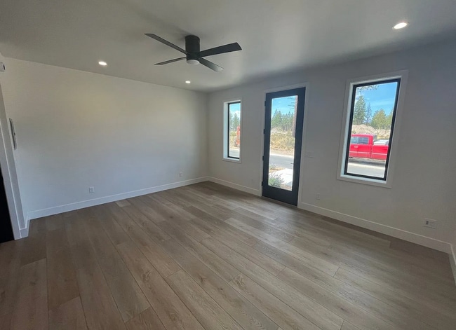 Building Photo - M713