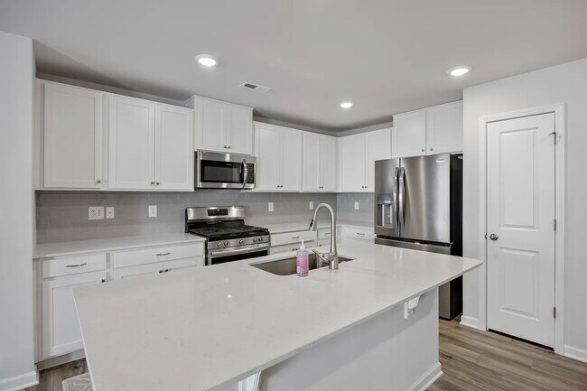 Photo - Family Friendly 3 Bedroom Townhome in Pendleton