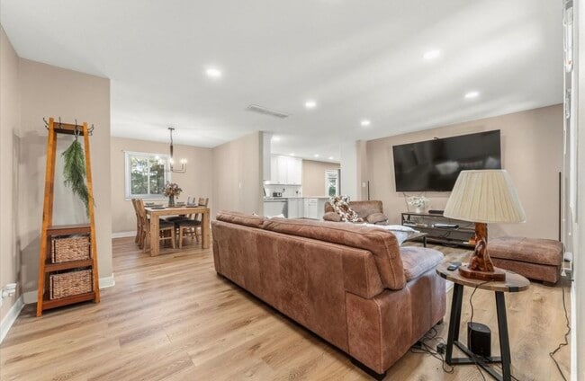 Foto del edificio - 408 Weathering Dr