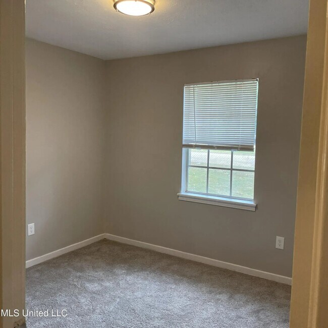 Foto del edificio - 195 Hayes Dr