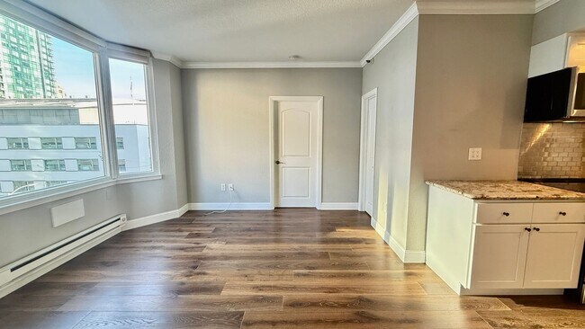 Foto del edificio - Bright 1BR/1BA w/ City Views, Amenities and just Steps to Embarcadero -AMSI