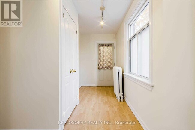 Building Photo - 66 Dorval Rd