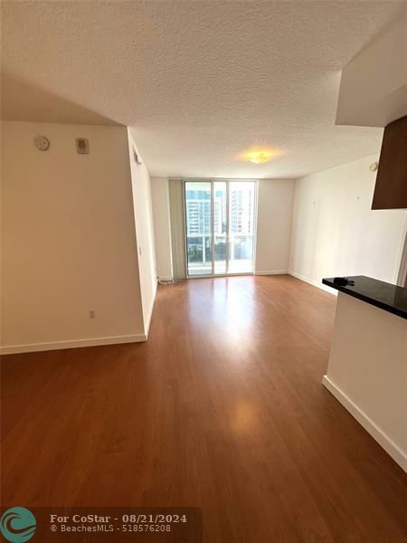 Foto del edificio - 601 NE 23rd St