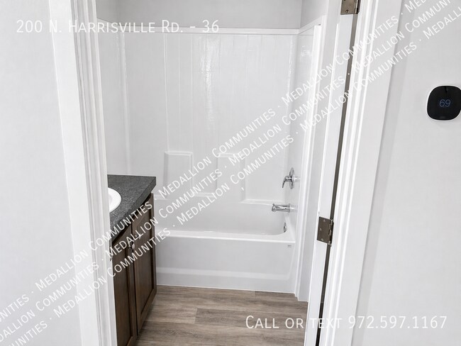 Foto del edificio - 200 N Harrisville Rd