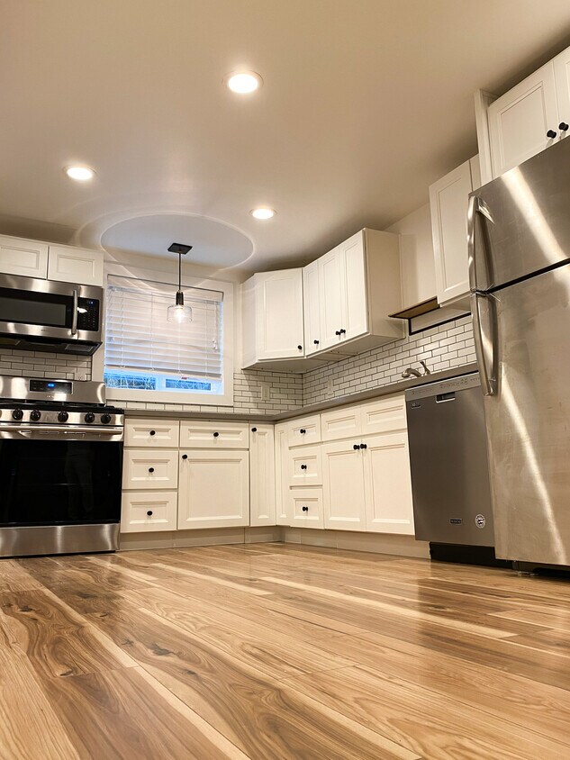 Foto principal - 966 E Edgeware Rd
