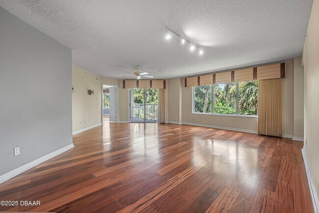 Foto del edificio - 3 Oceans W Blvd