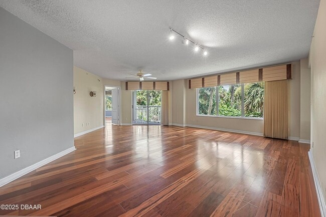 Photo - 3 Oceans W Blvd Apartment