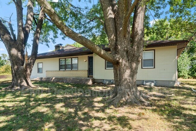 Building Photo - 201 S Lyne Ave