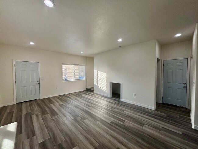 Foto del edificio - Newly Constructed 3 bed 3 bath ADU Located in City Heights