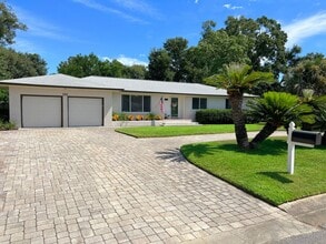 Building Photo - 320 Gamarra Rd