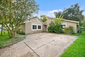 Building Photo - 1606 Stone Lake Dr