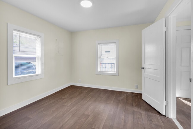 Building Photo - 617 1st Ave