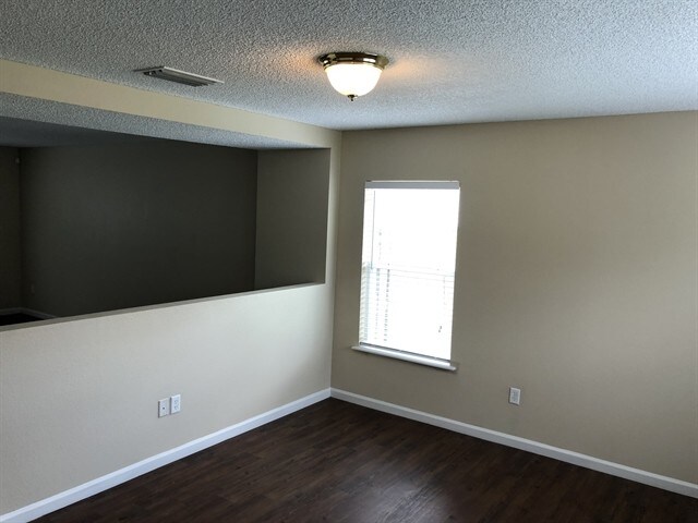 Building Photo - 1236 Spring Creek