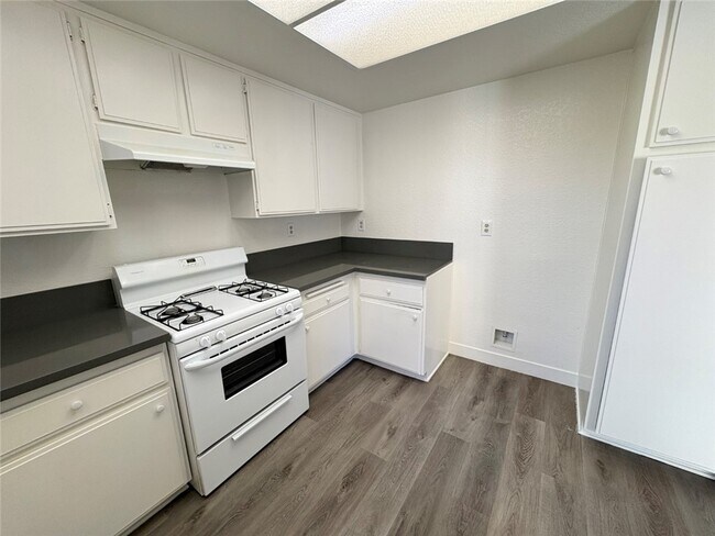 Foto del edificio - 3210 Orange Ave