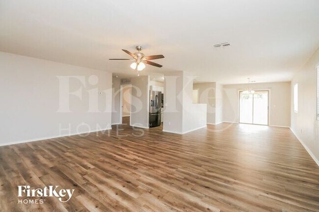 Building Photo - 1633 E Dust Devil Dr
