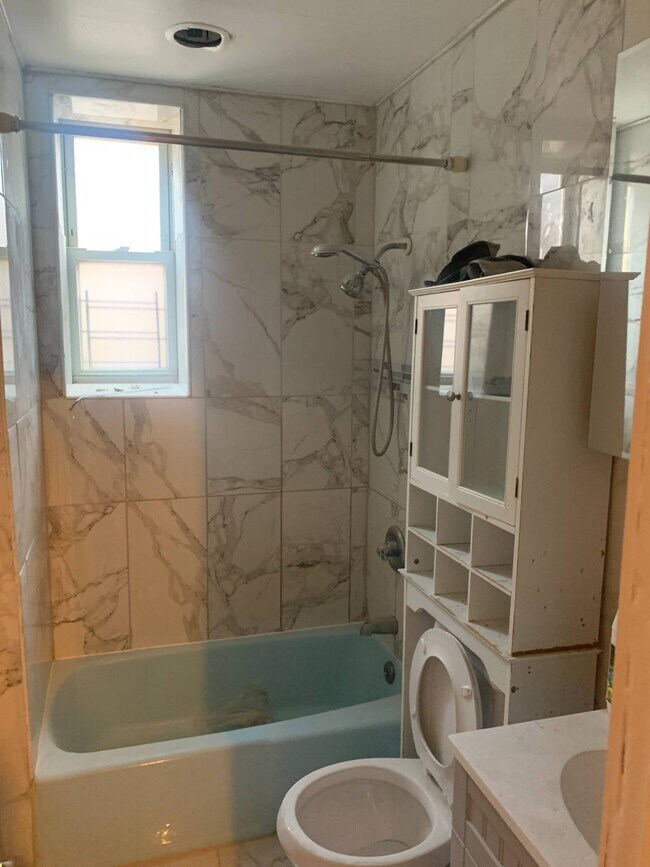 Foto del edificio - 296 E 93rd St