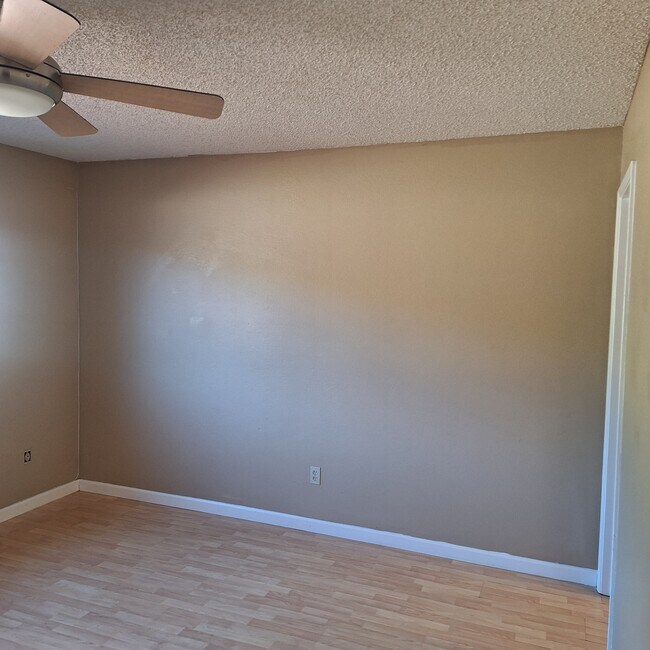 Foto del edificio - 741 Castlewood Ct