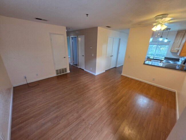 Foto del edificio - 1973 Bonifacio St