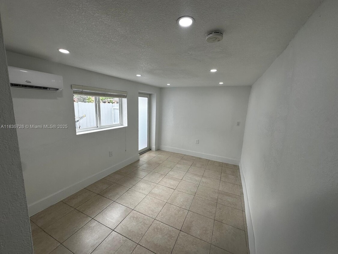 Primary Photo - 4540 NW 5th St