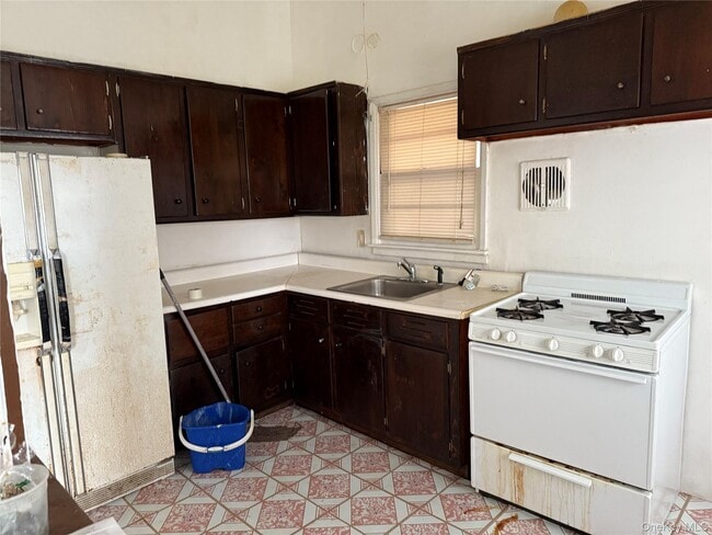 Foto del edificio - 338 E Clinton Ave