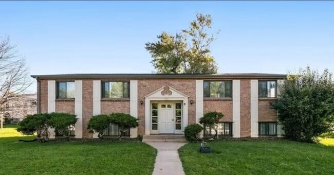 Building Photo - 1410 S Ash St