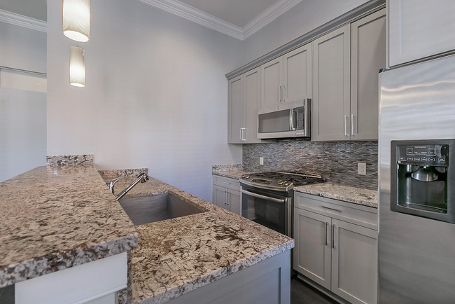 Unit 305 2BD/2BA - Crystalline Luxury Apartments