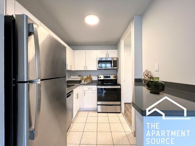 Photo - 1344 N Dearborn St Apartment