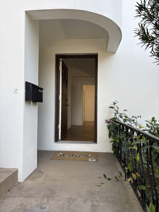 Building Photo - 306 14th Ave NE