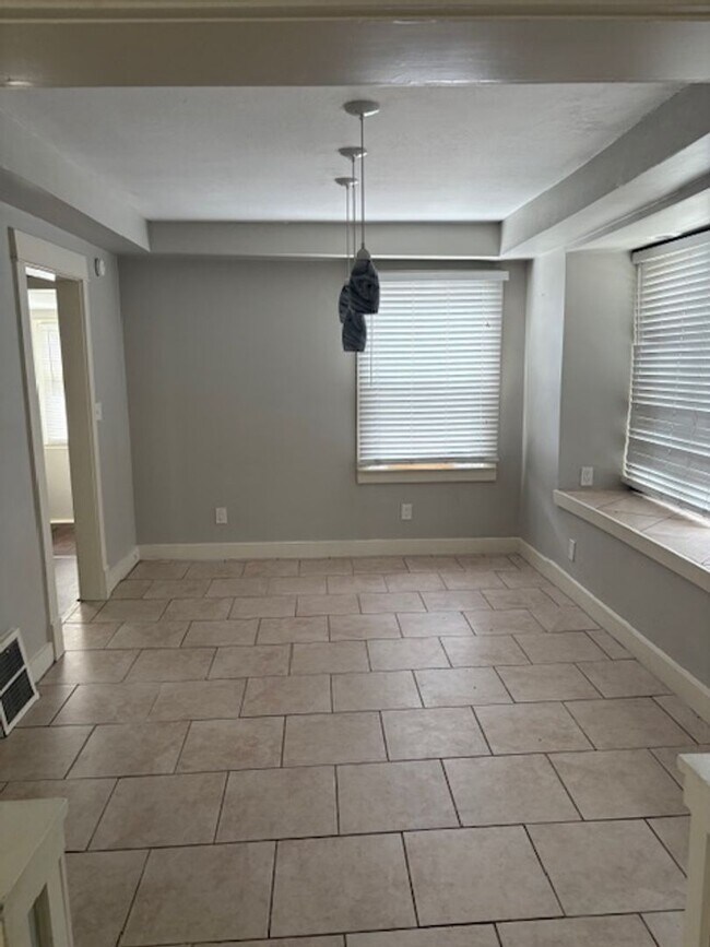 Foto del edificio - Beautifully updated 2 bedroom home