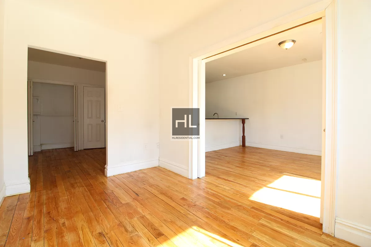 Foto principal - 1.5BR Flex 2BR 1BA w/ In-Unit Laundry In O...