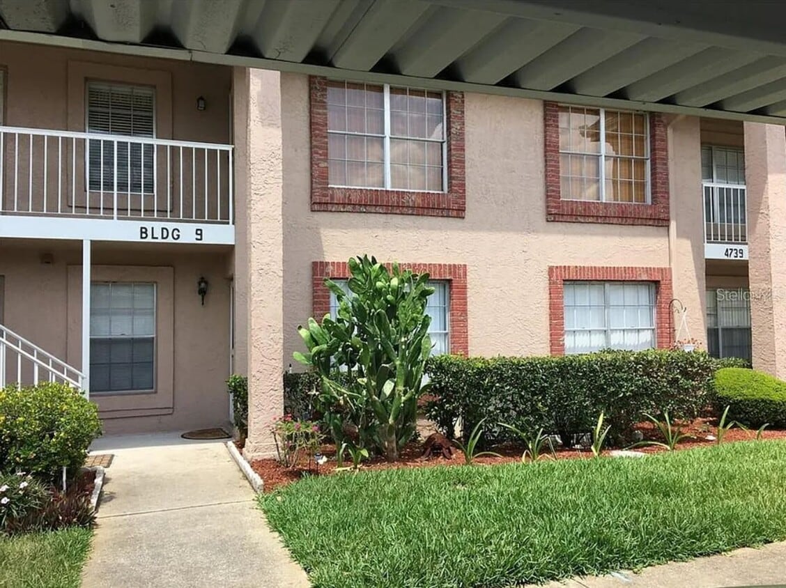 Foto principal - 4739 Myrtle Oak Dr