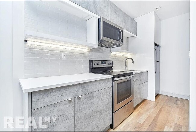 Building Photo - 56 Frost St